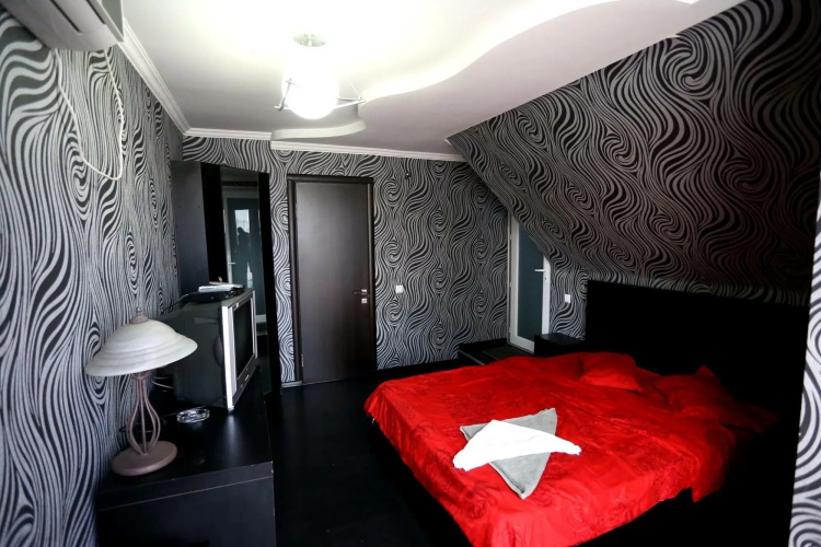 Crystal Palace Hotel