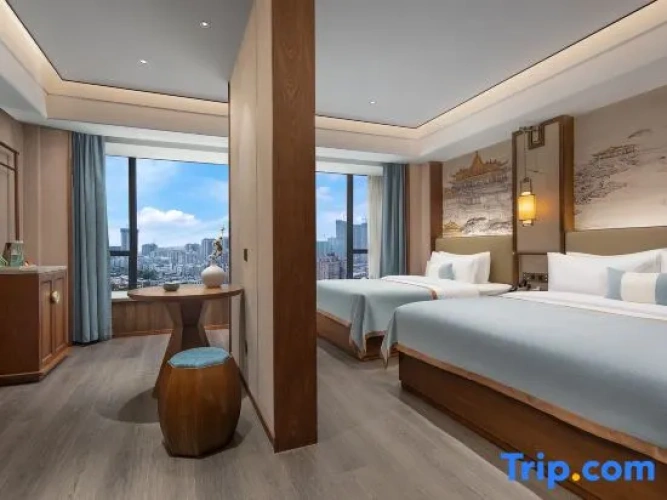 Deluxe Family Suite