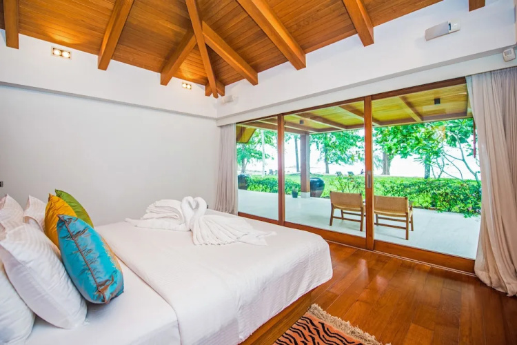 Charming Beachfront Villa on Bangtao