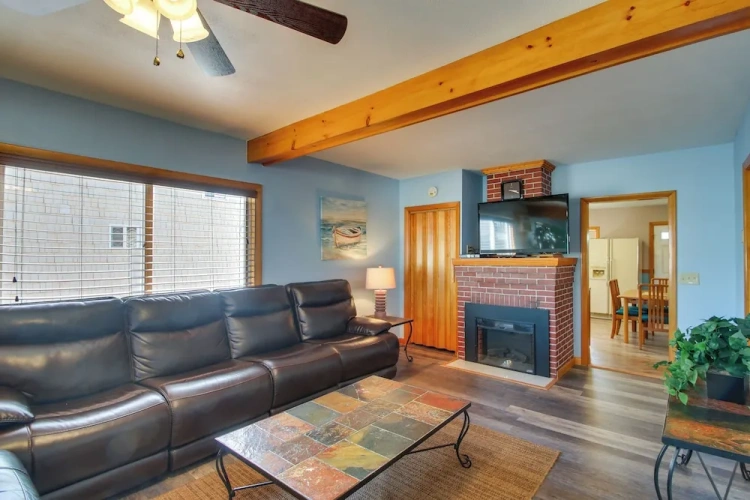 2 Bedrooms Apartment
