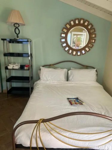Cozy studio apartment with private jacuzzi