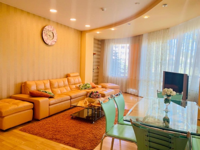2 Bedrooms Apartment with view