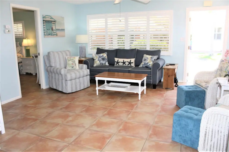 Aloha Kai - Unit 20- Beautifully Updated! 2 Bedrooms 2 Bathrooms Apts