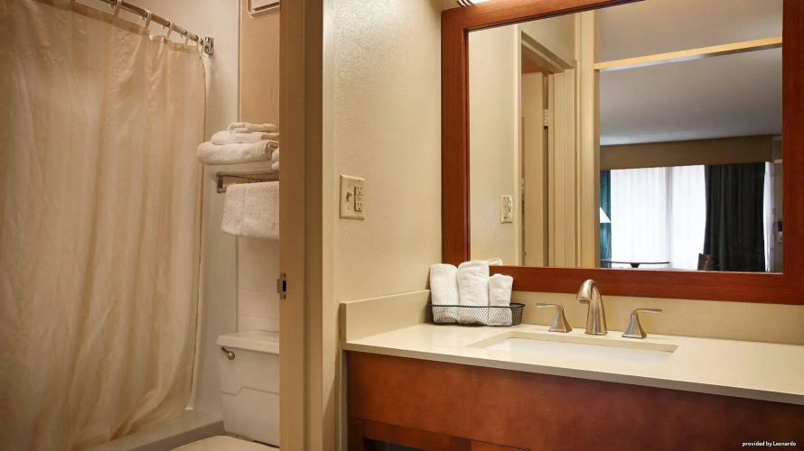 Hotel Red Rose by Townhouse Covington I-64