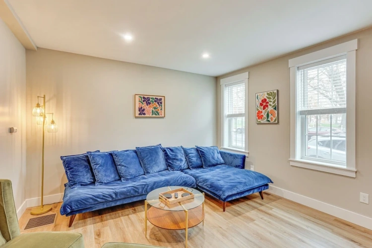 2 Bedrooms Apartment
