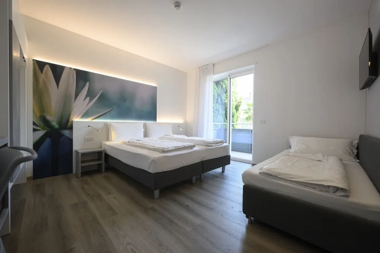 Standard Triple room with balcony