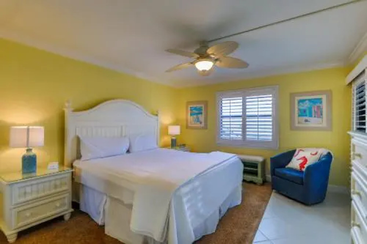 Tarpon Beach 305
