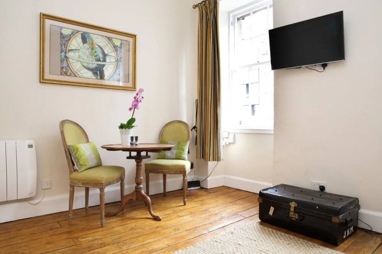 JOIVY Royal Mile Tower Apartment