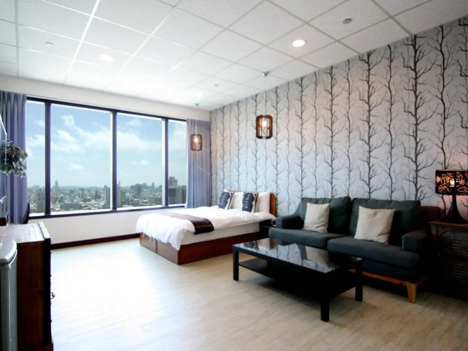 85 Sky Hostel