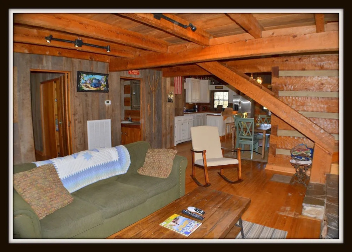 Logged Inn - 3 Br cabin by RedAwning