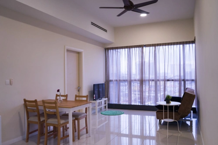 3 Bedrooms Apartment