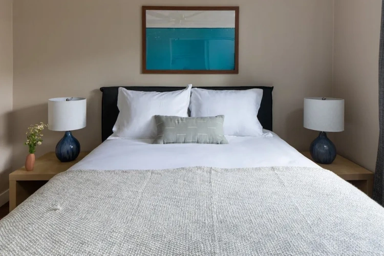 4 Bedrooms Cottage