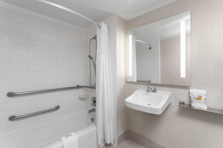 Days Inn by Wyndham Orlando Conv Center/International Drive photo 9