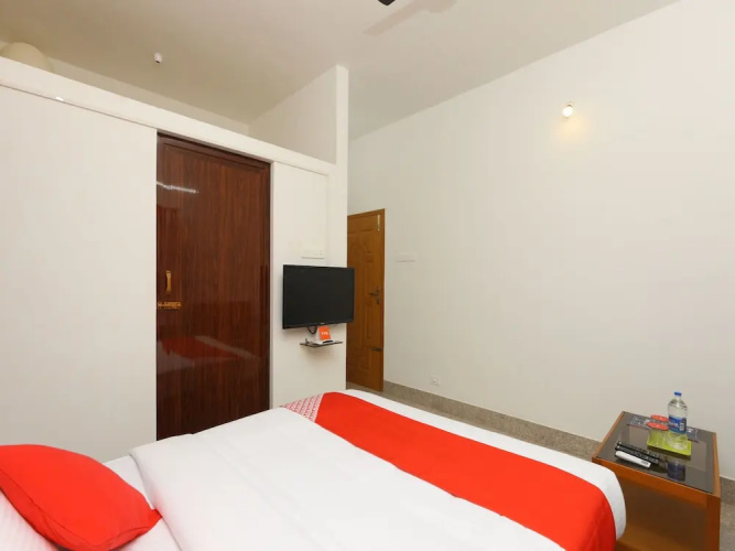 OYO 13858 Rithus Residency