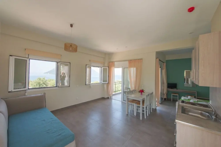 Studio with balcony and with sea view