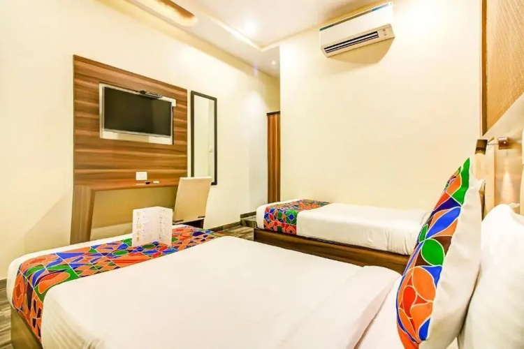 Fabhotel Axis International
