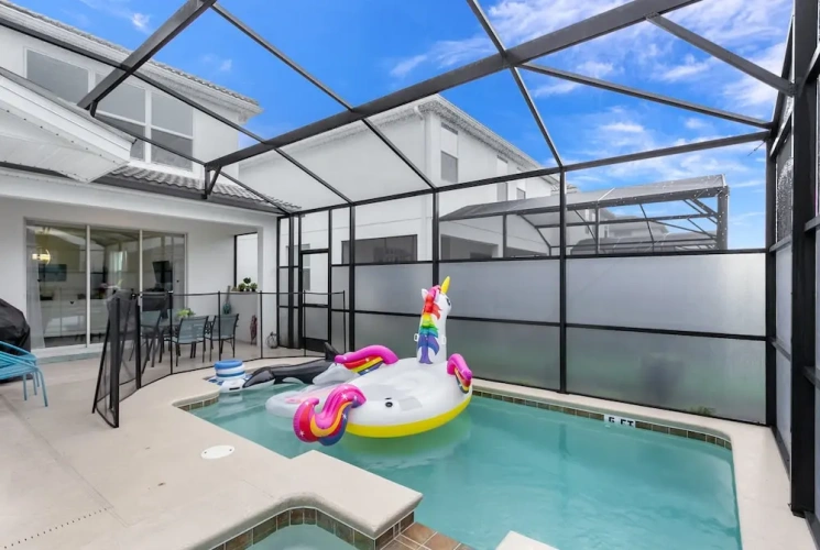 5 Bedrooms Villa