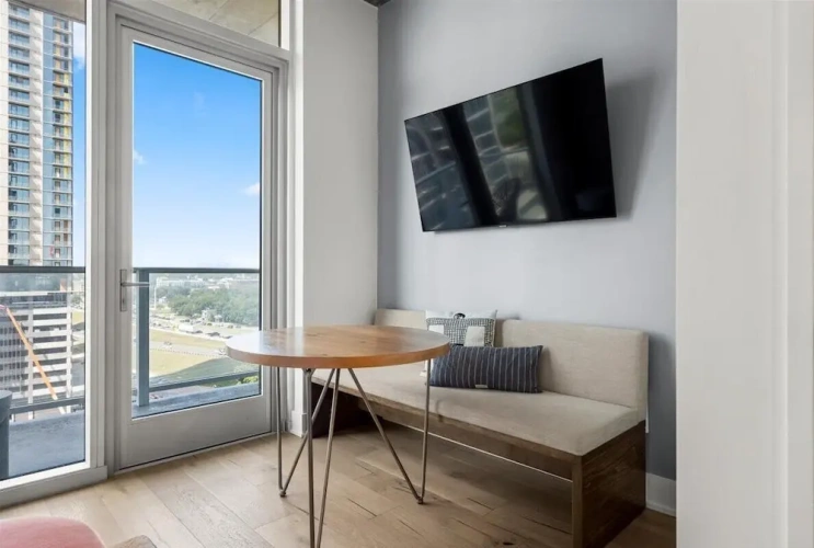 1 Bedroom Classic room with balcony and with city view