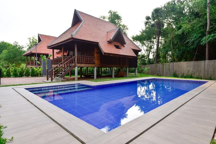 Family Bungalow with balcony and with garden view