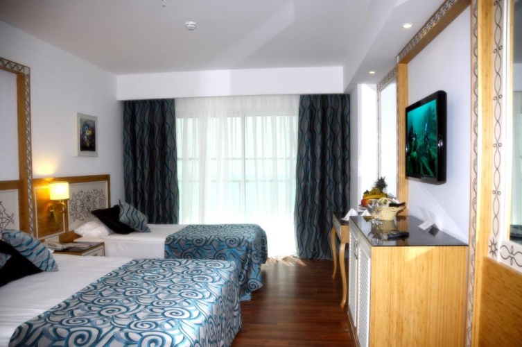 Standard Double room with partial sea view