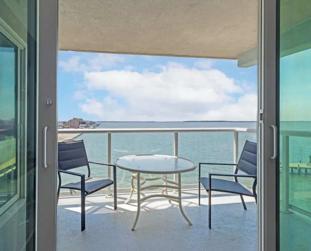 2 Bedrooms Standard room with balcony and with bay view