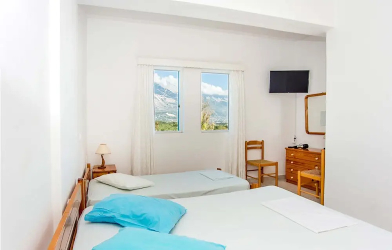 Bluewhite Studio - Mountain View by the Pool