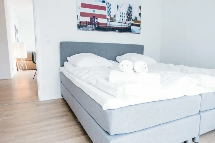 Spacious 1-bed w Private Terrace