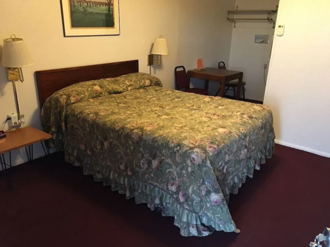 Holiday Motel