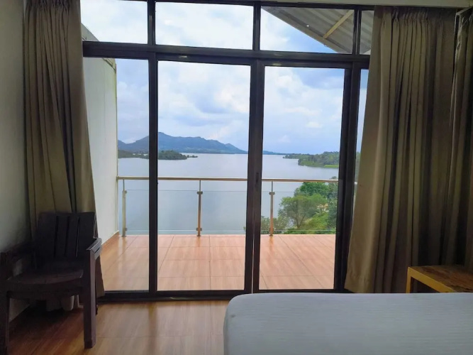 Shvas Island Resort