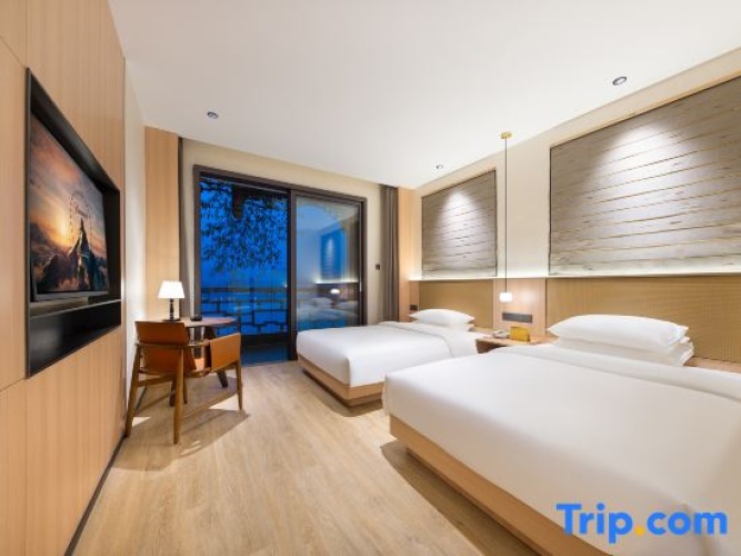 Standard Twin room with river view
