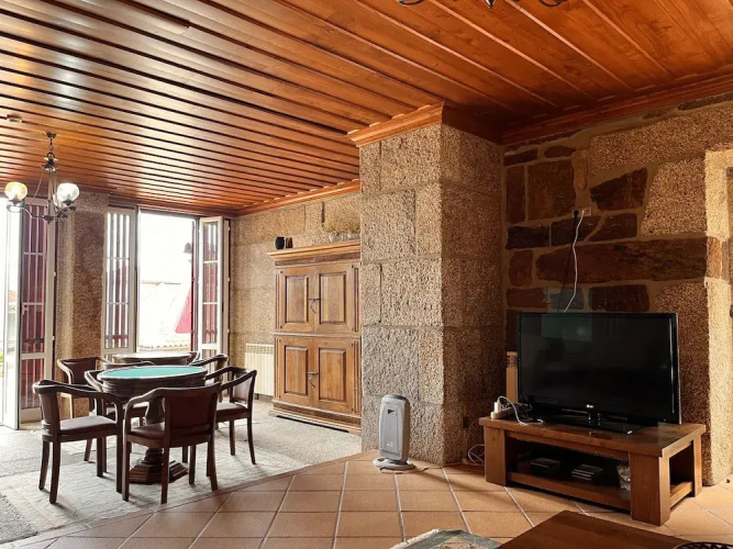 Nomad s Country - Cimo de Vila Mountain Window