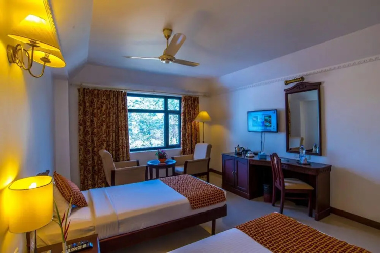 Golf View Hotel & Suites