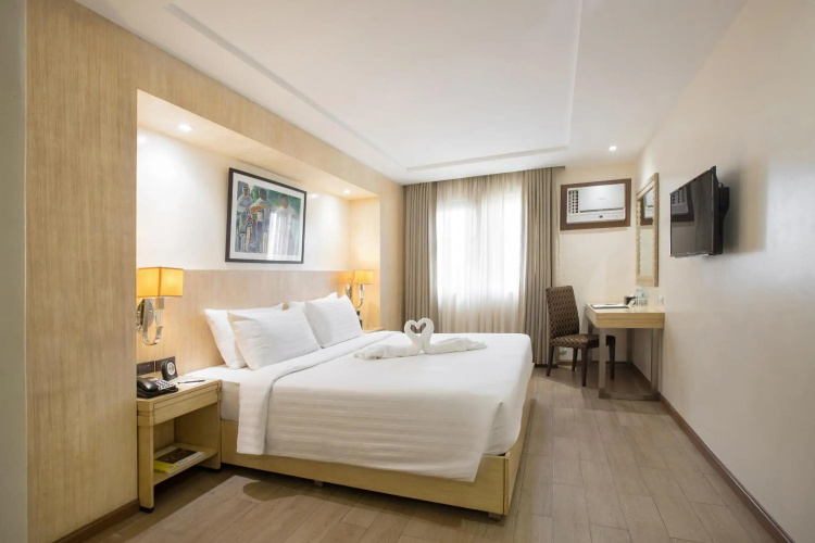 Golden Prince Hotel and Suites