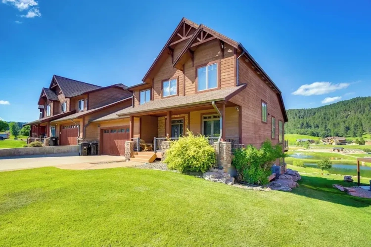 5 Bedrooms Cottage