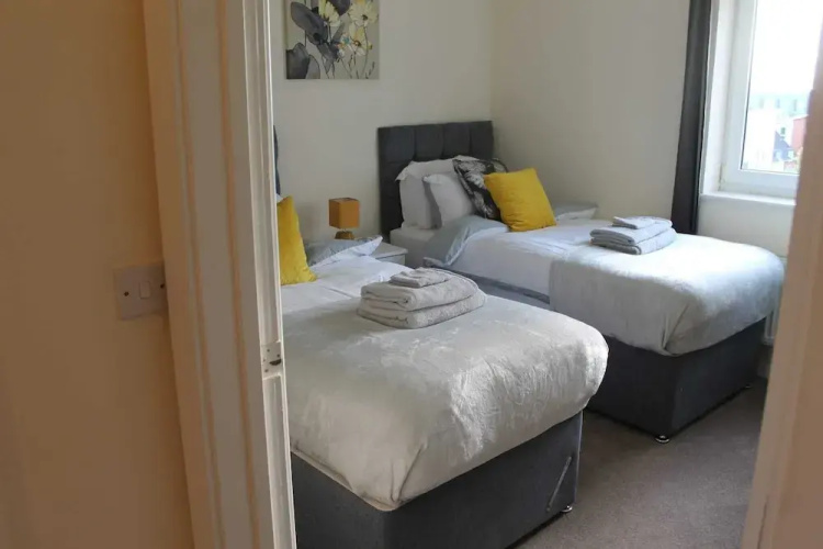 Remarkable 2-bed Apartment in Reading