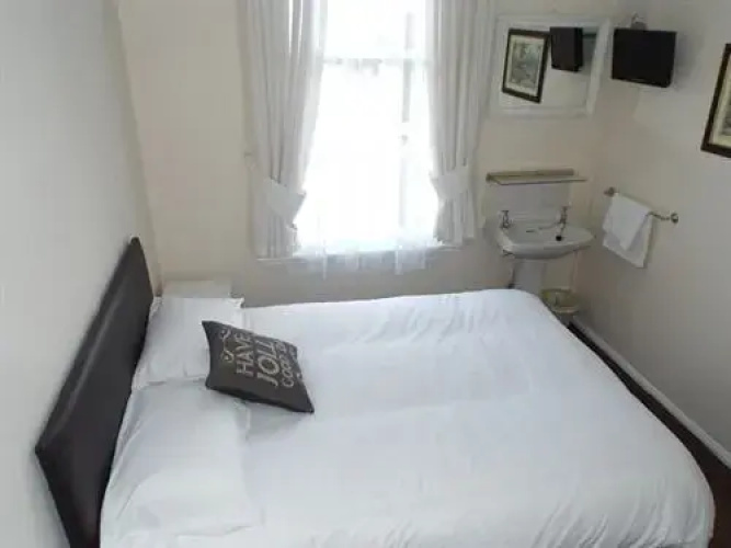 Clifton Grove Hotel