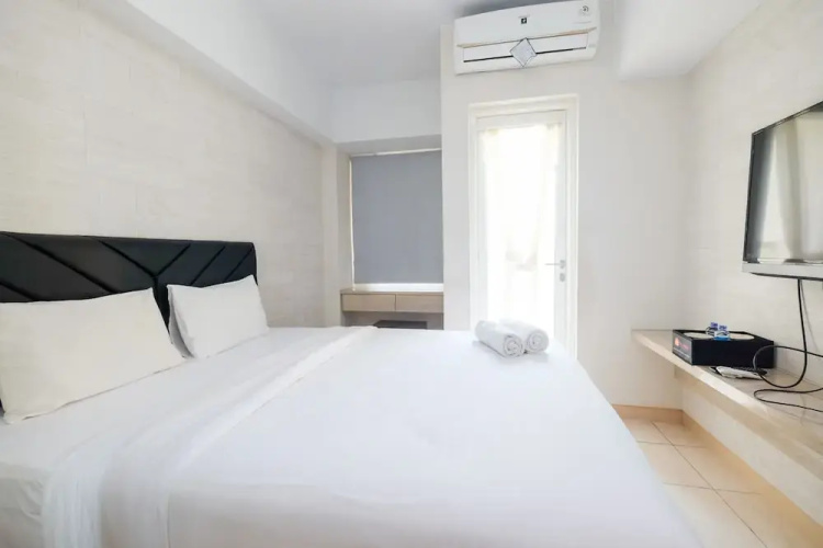 Deluxe Studio Apartment @ Springlake Summarecon