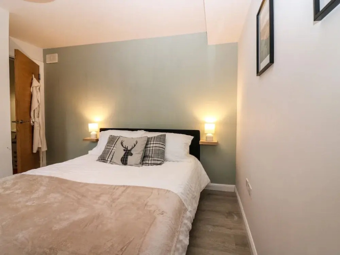 11 Ambleside Court
