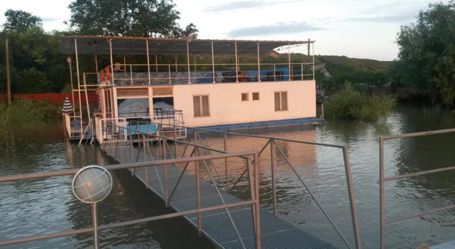 Delta Pontoon