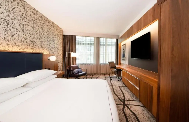 Deluxe Double room with city view