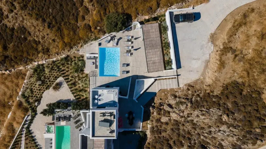 Villa Milagro, Mikri Vigla