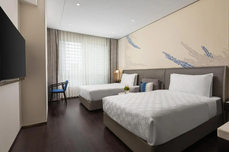 HUALUXE Shanghai Changfeng Park by IHG