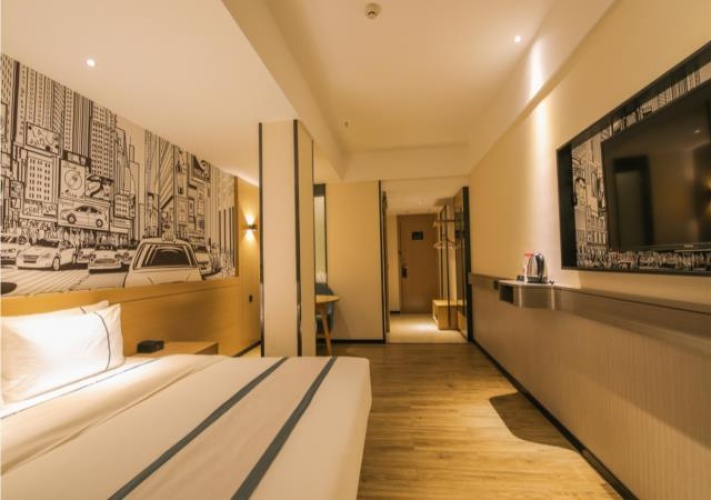 Standard Double room with street view