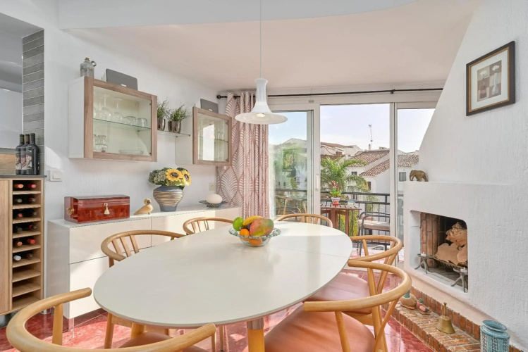 2 Bedrooms 2 Bath