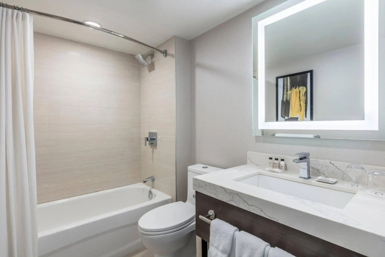 Delta Hotels by Marriott Vancouver Downtown Suites