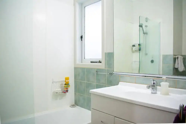 Spacious 5 Bedroom Family Abode