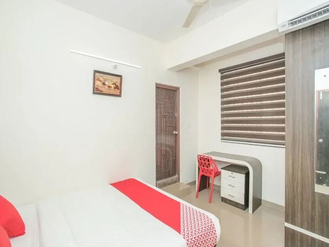 OYO 13745 CMN Stay
