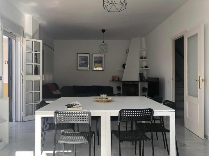 4 Bedrooms Cottage