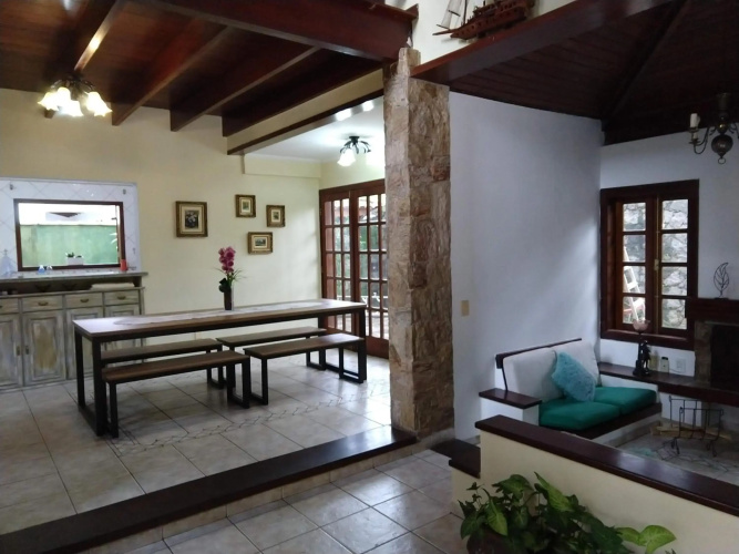 Casa 5 suítes com piscina e churrasqueira