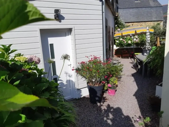 2 Bedrooms Cottage